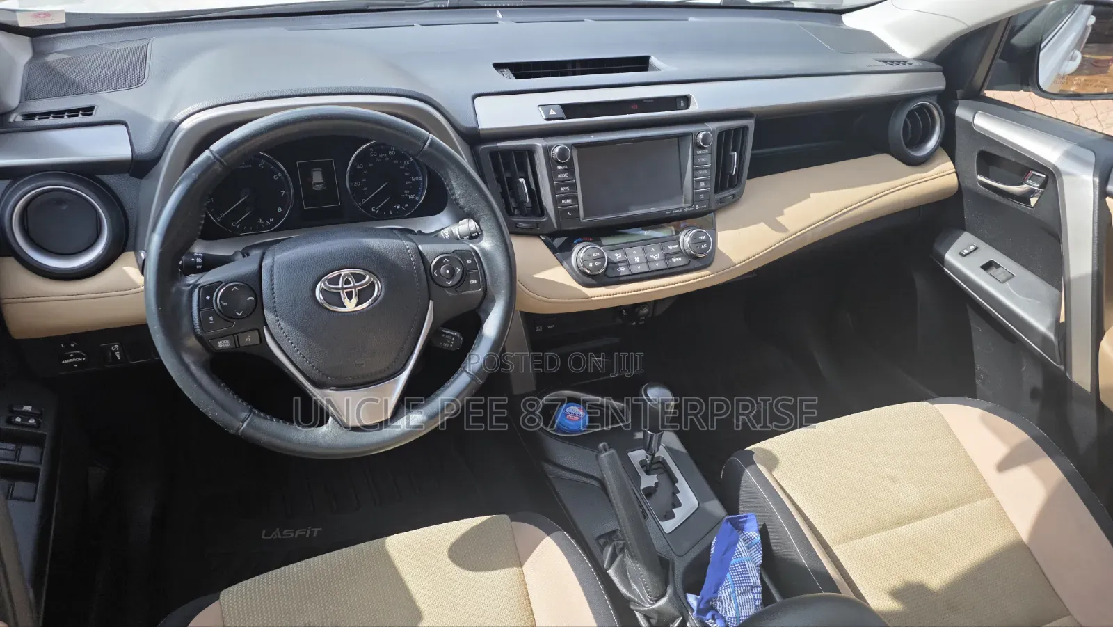 Toyota RAV4 XLE AWD (2.5L 4cyl 6A) 2017 White