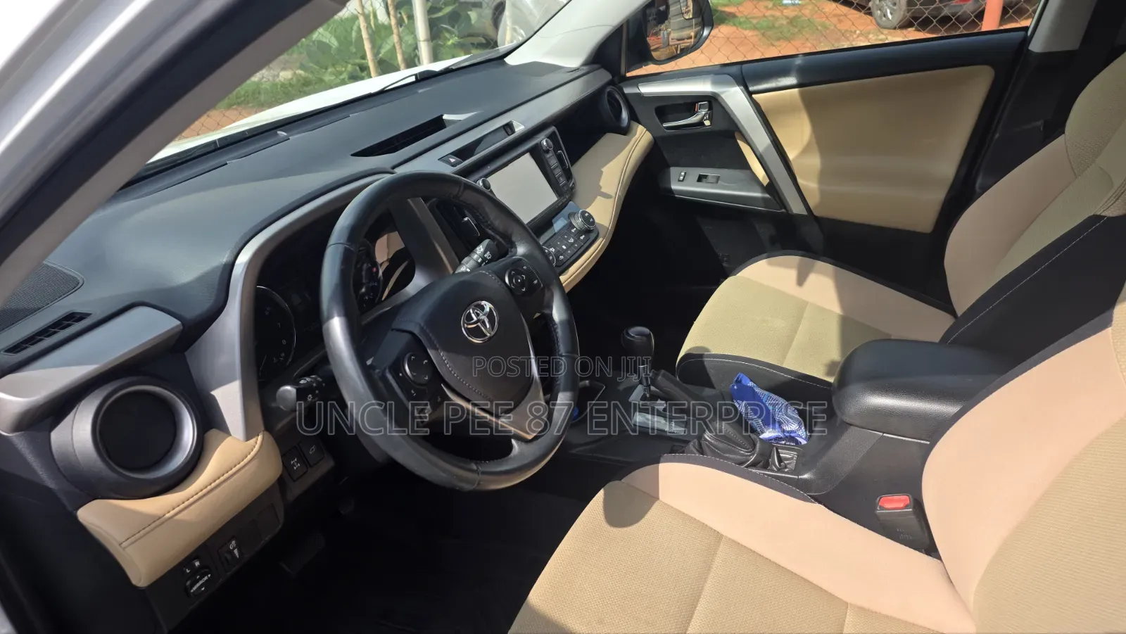 Toyota RAV4 XLE AWD (2.5L 4cyl 6A) 2017 White