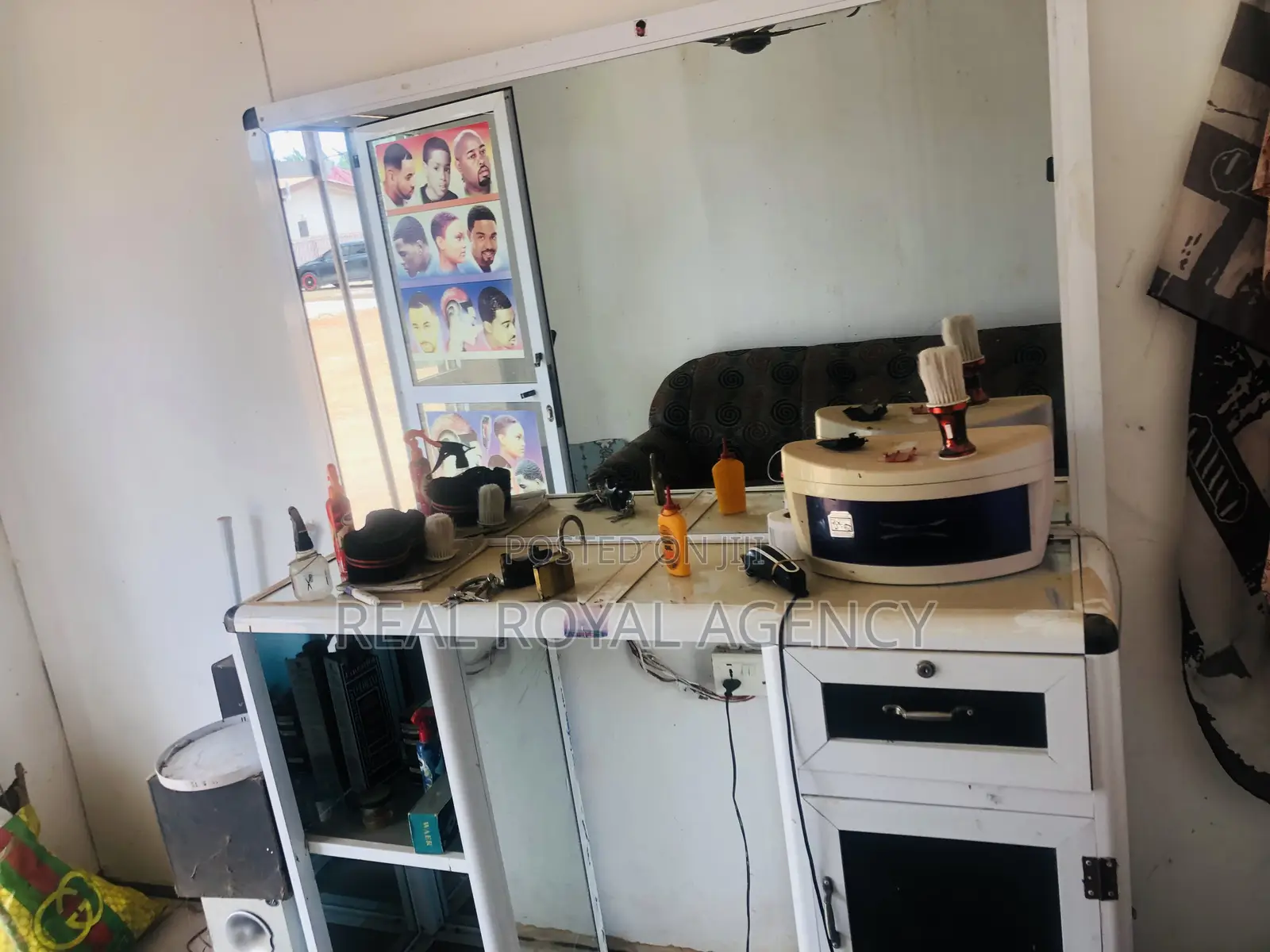 2in1 Mirror and Showcase