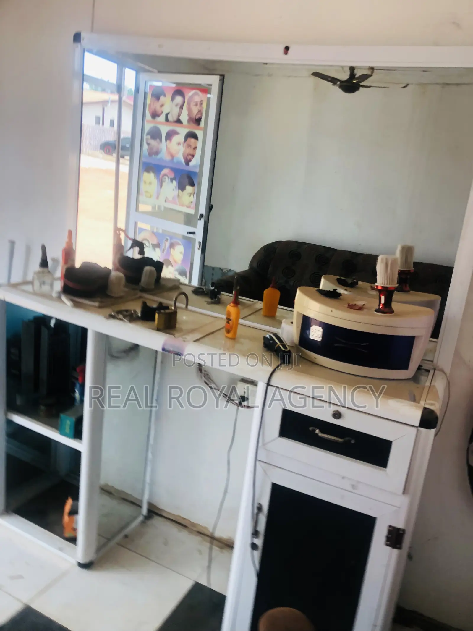 2in1 Mirror and Showcase
