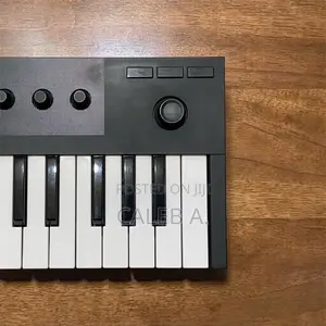 Native Instruments Komplete Kontrol M32 Controller Keyboard