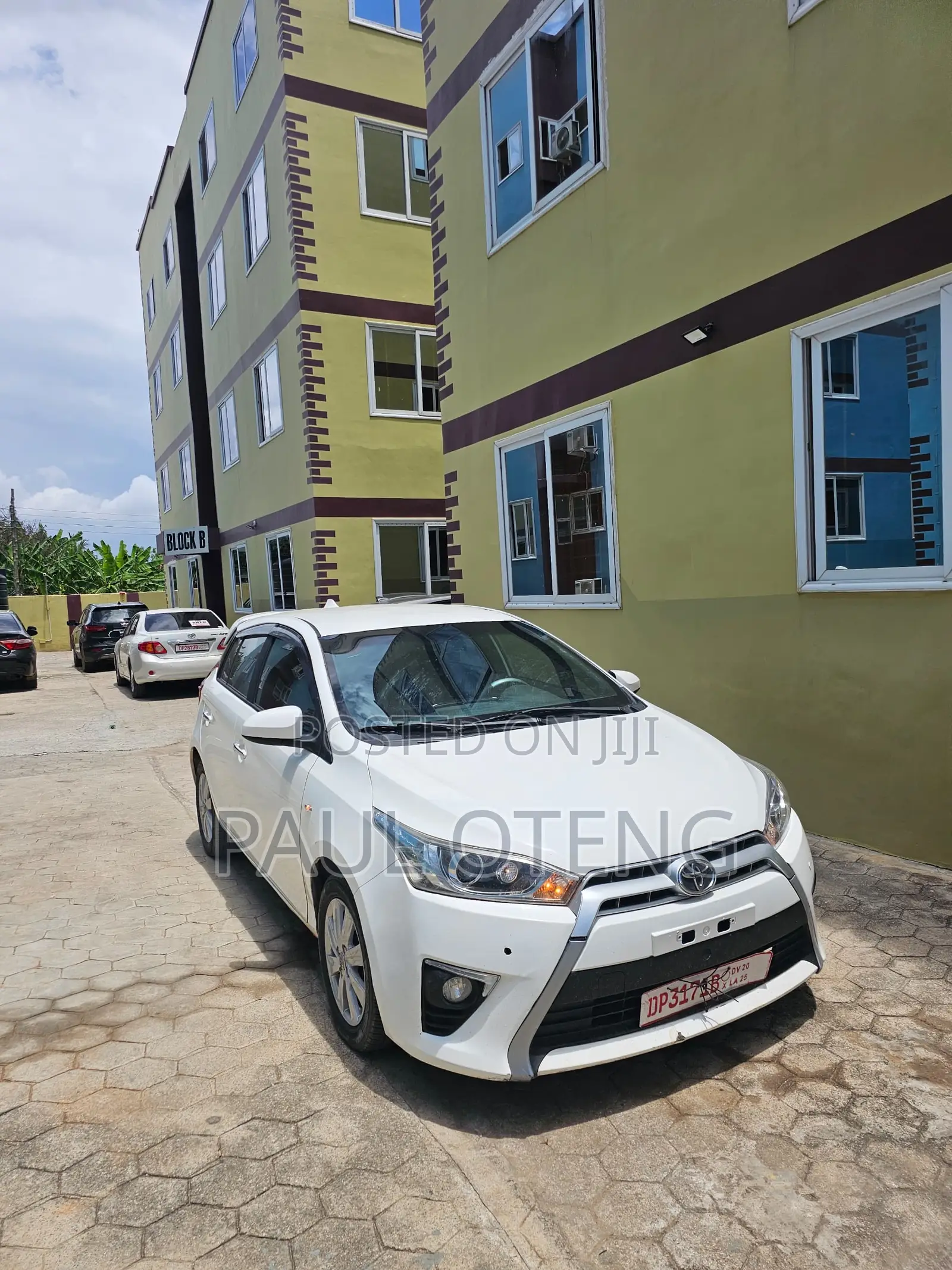 Toyota Yaris L Hatchback 5dr 2015 White