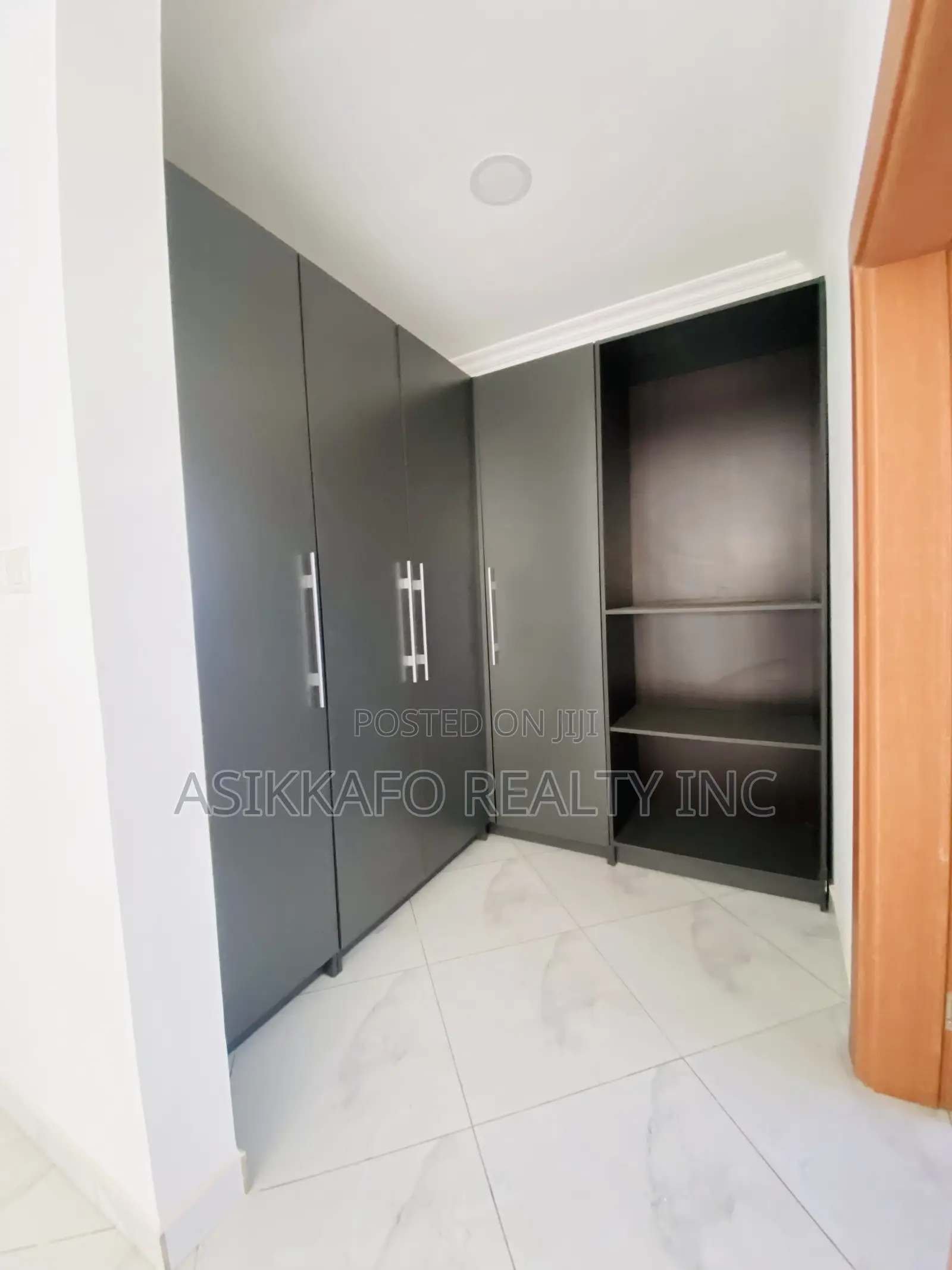 3bdrm Townhouse/Terrace in Beach Road, Sakumono for sale