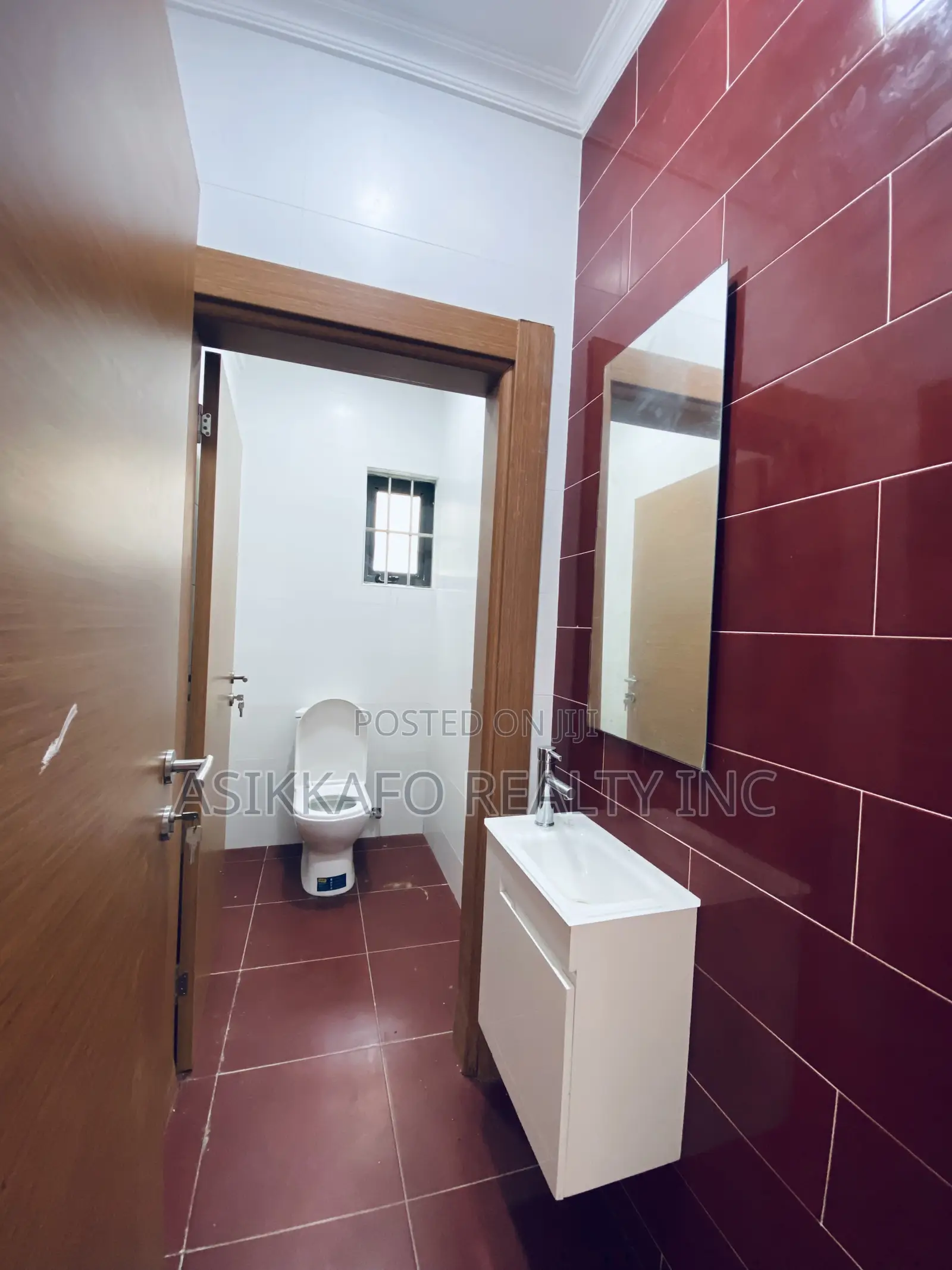 3bdrm Townhouse/Terrace in Beach Road, Sakumono for sale