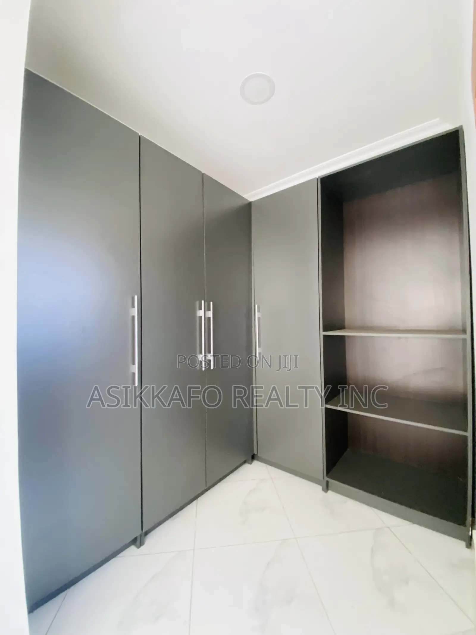 3bdrm Townhouse/Terrace in Beach Road, Sakumono for sale