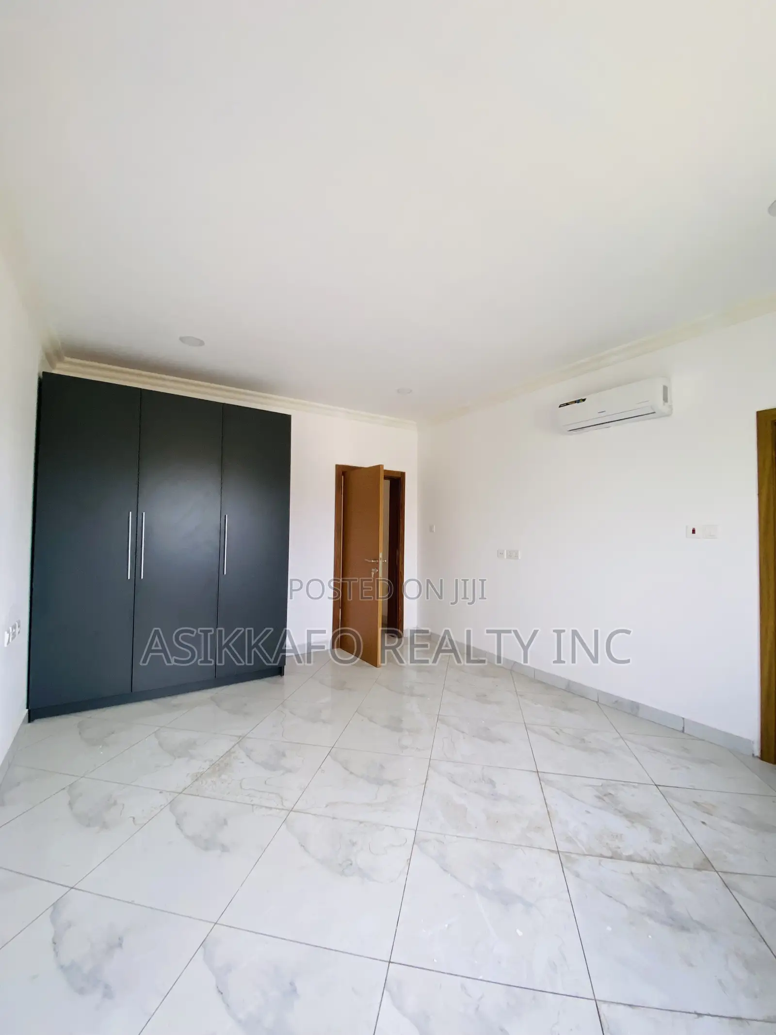 3bdrm Townhouse/Terrace in Beach Road, Sakumono for sale