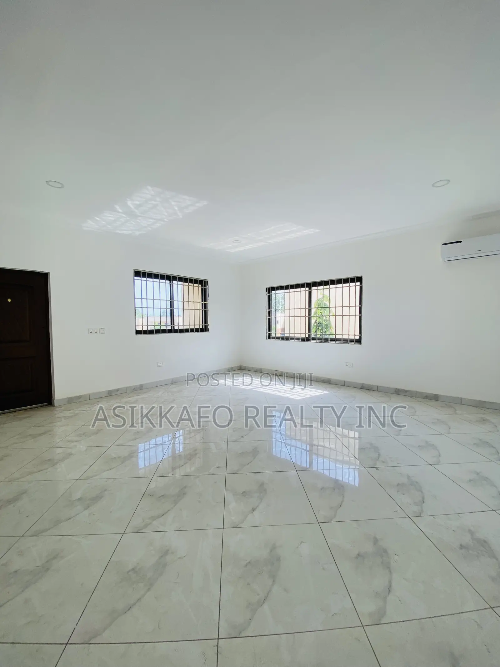 3bdrm Townhouse/Terrace in Beach Road, Sakumono for sale