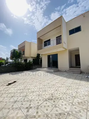 3bdrm Townhouse/Terrace in Beach Road, Sakumono for sale