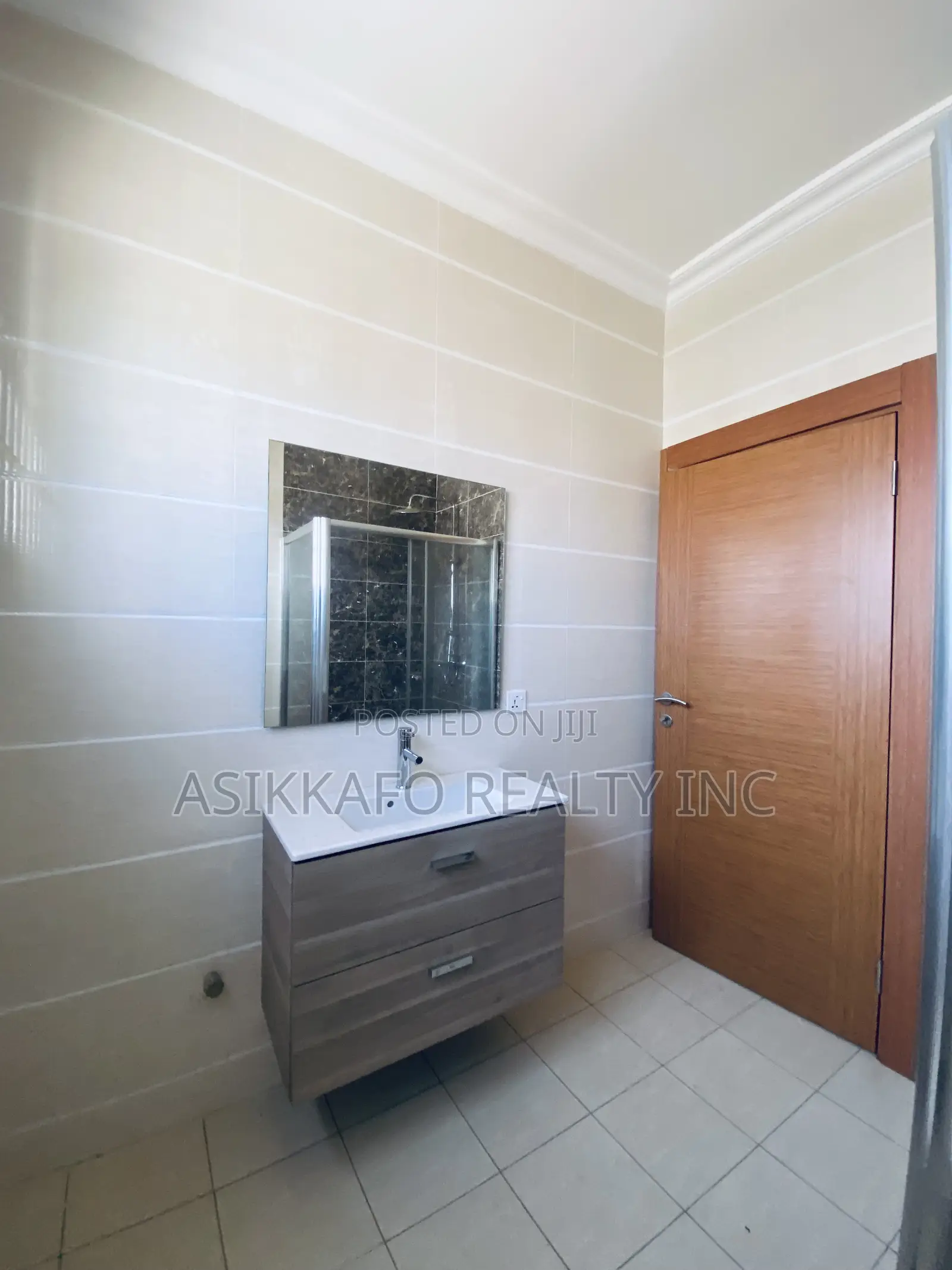 3bdrm Townhouse/Terrace in Beach Road, Sakumono for sale