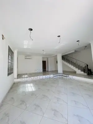 3bdrm Townhouse/Terrace in Beach Road, Sakumono for sale