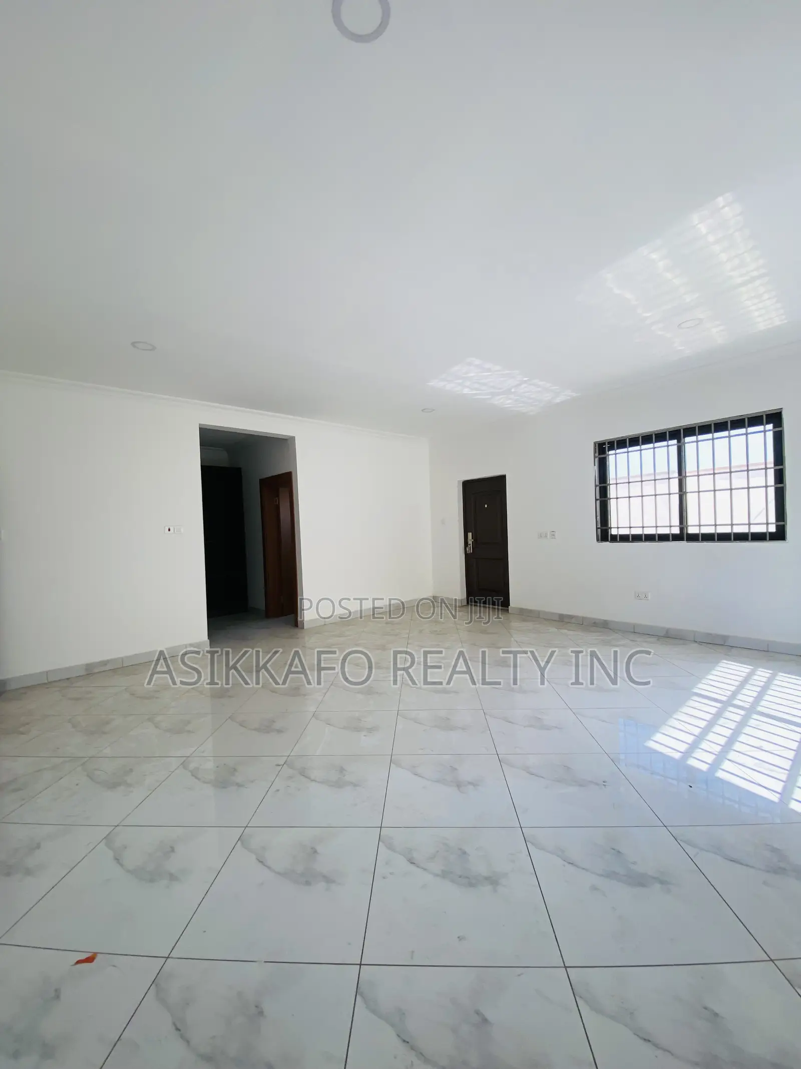 3bdrm Townhouse/Terrace in Beach Road, Sakumono for sale