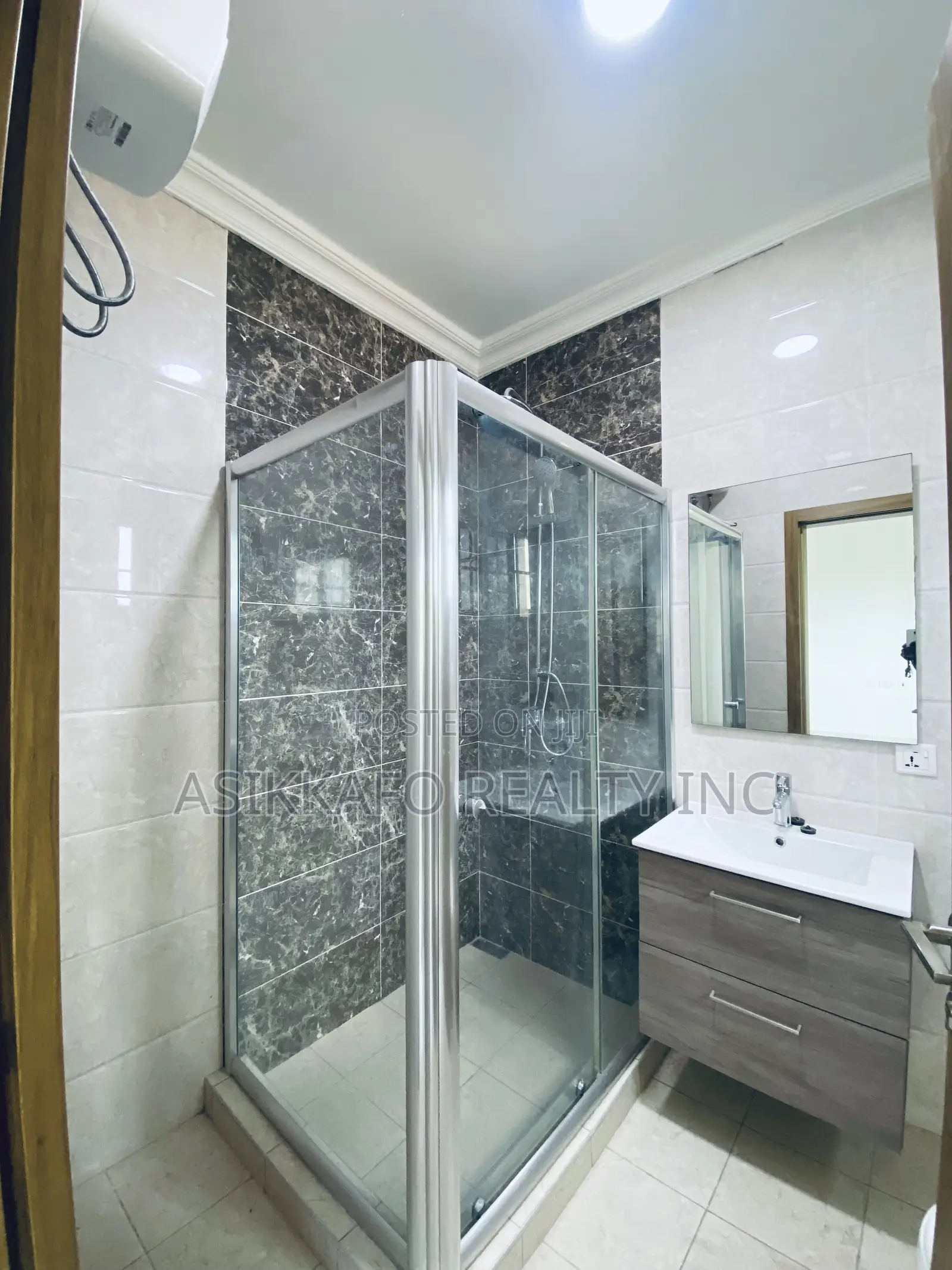 3bdrm Townhouse/Terrace in Beach Road, Sakumono for sale