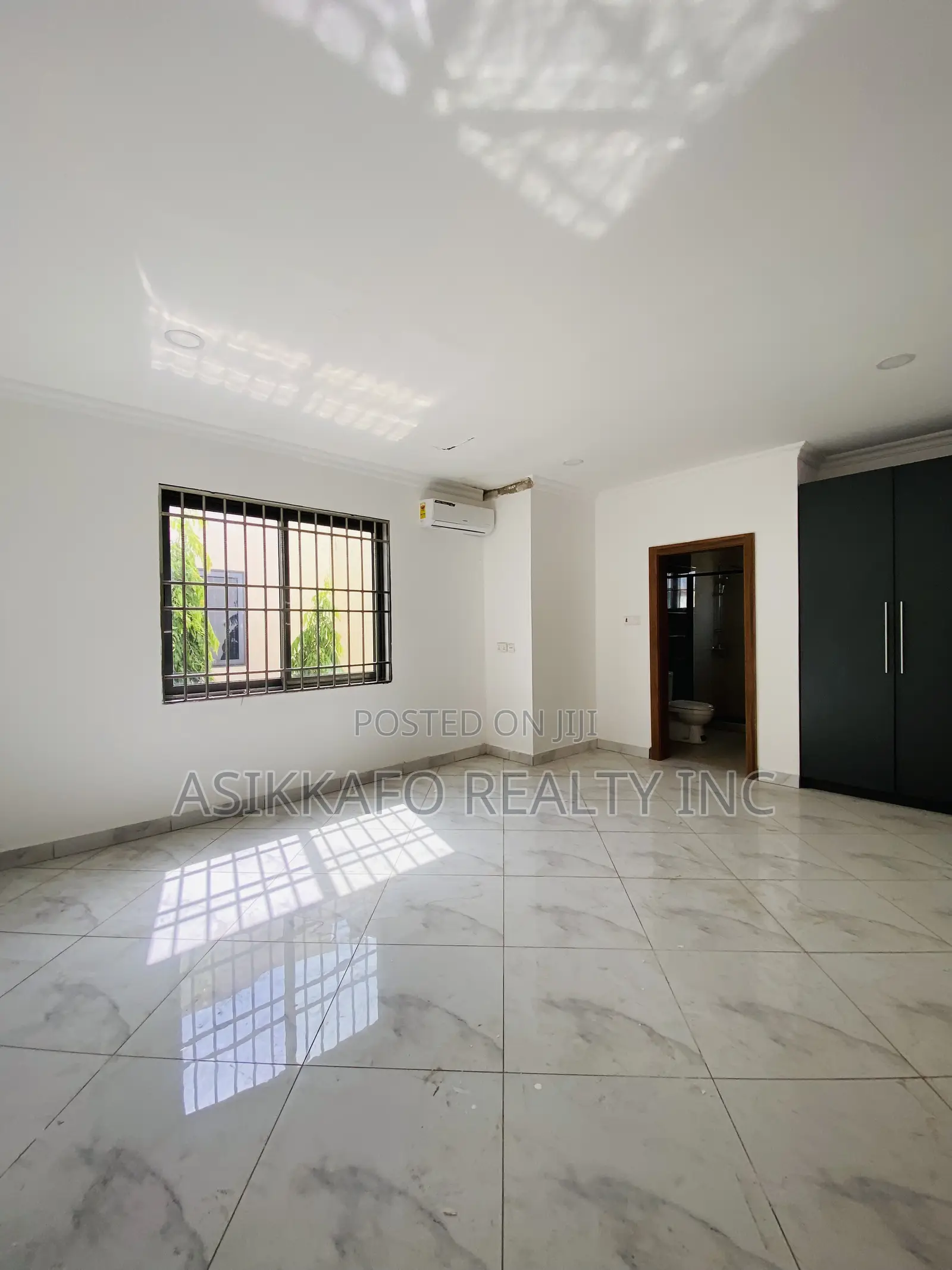 3bdrm Townhouse/Terrace in Beach Road, Sakumono for sale