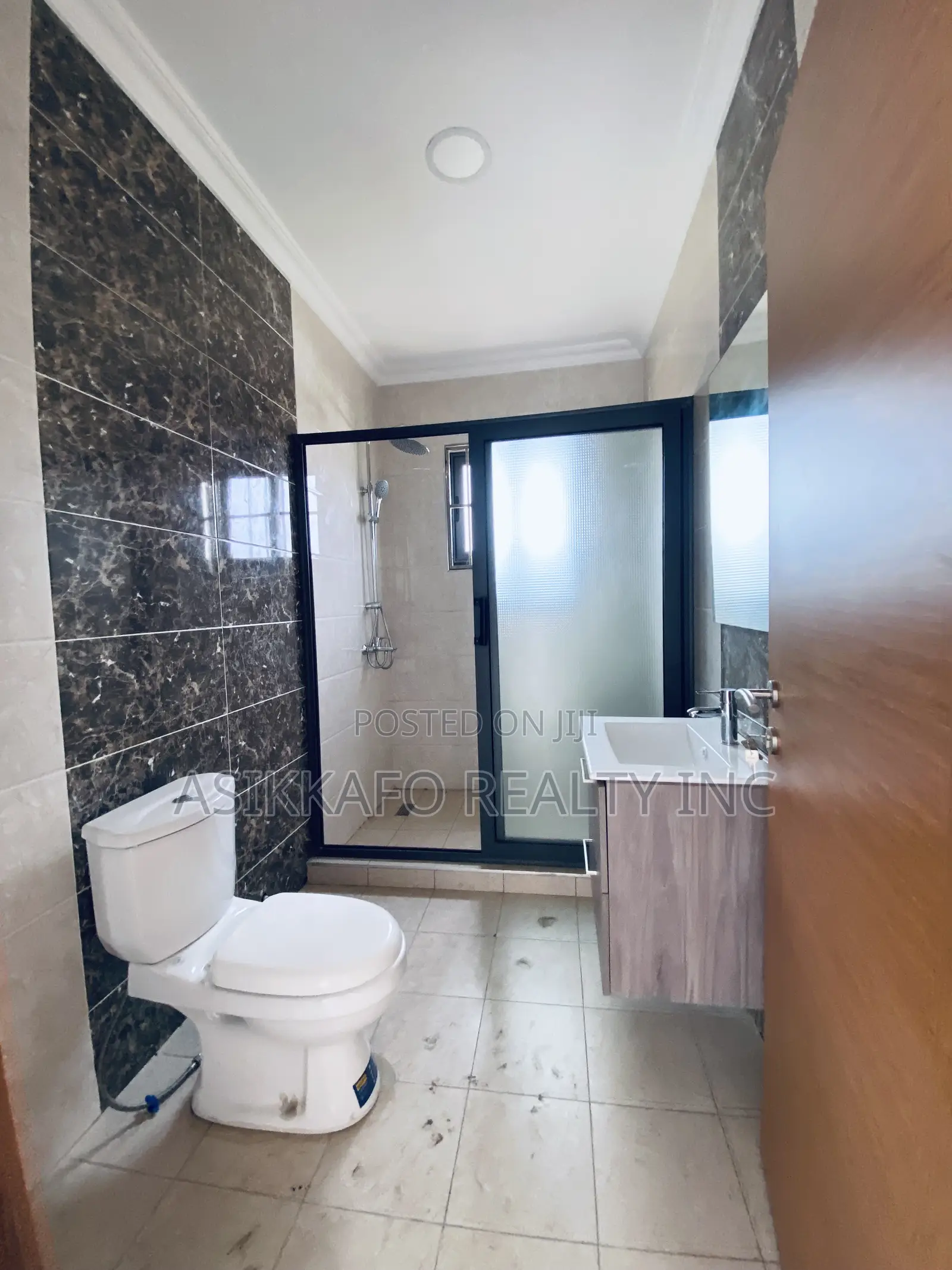 3bdrm Townhouse/Terrace in Beach Road, Sakumono for sale