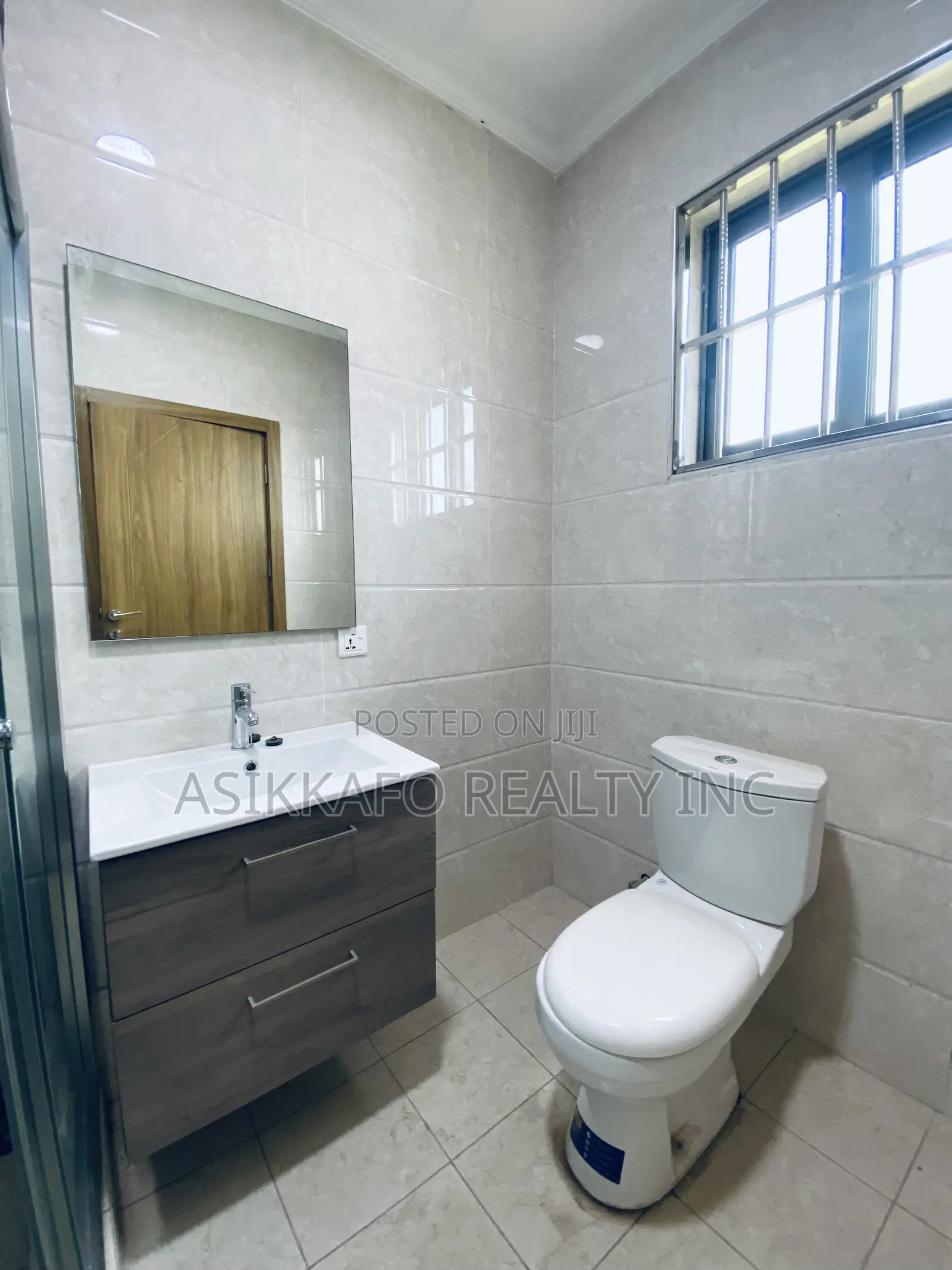 3bdrm Townhouse/Terrace in Beach Road, Sakumono for sale