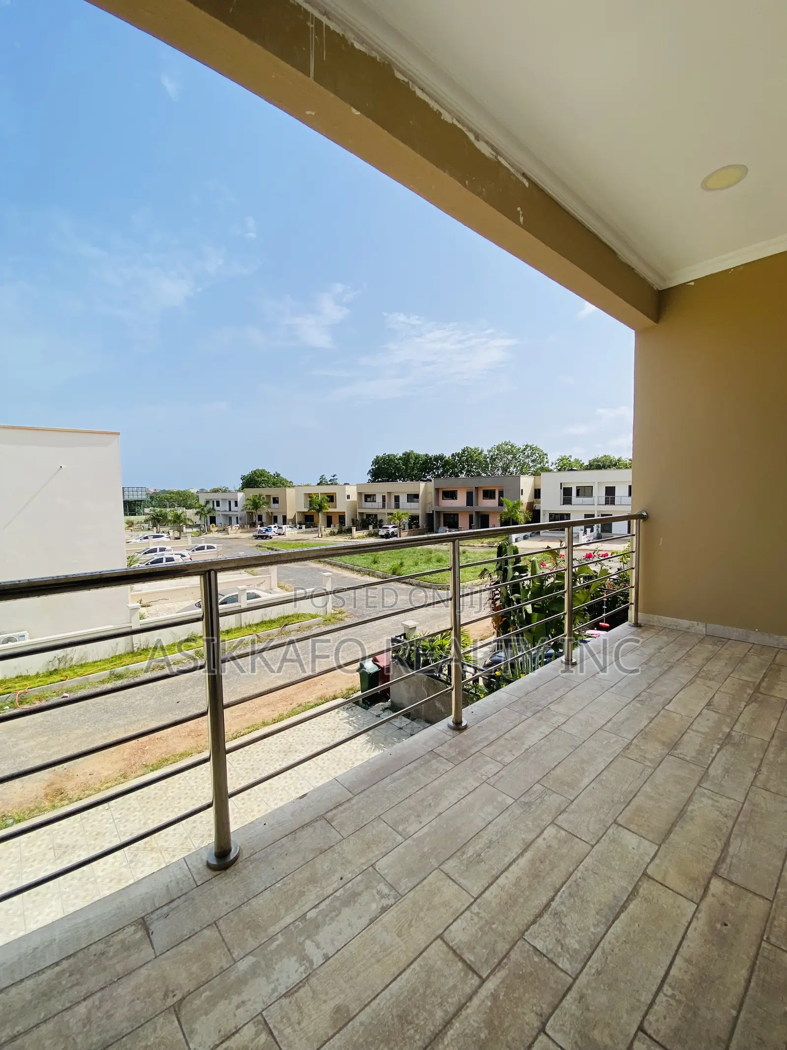 3bdrm Townhouse/Terrace in Beach Road, Sakumono for sale