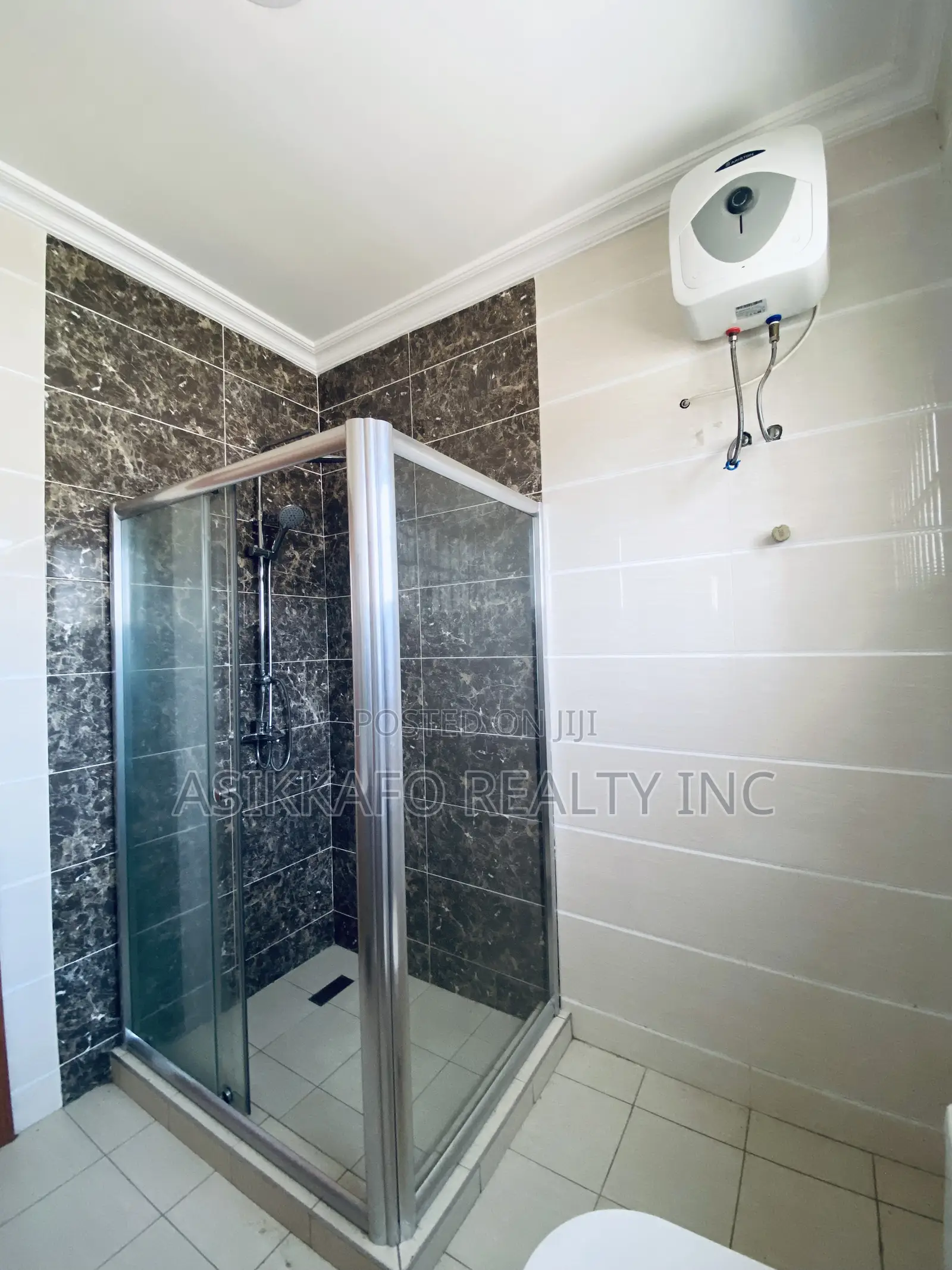 3bdrm Townhouse/Terrace in Beach Road, Sakumono for sale
