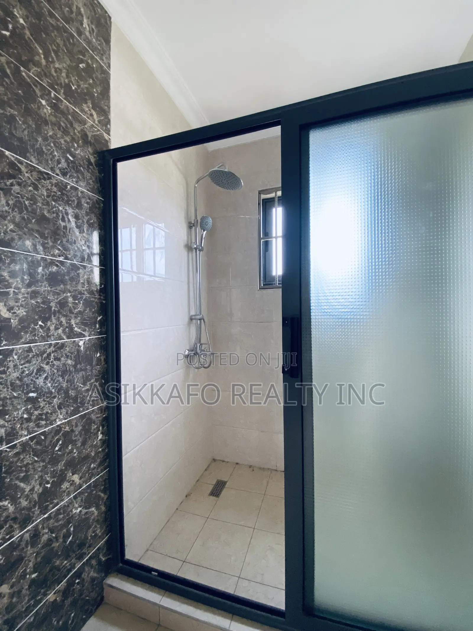 3bdrm Townhouse/Terrace in Beach Road, Sakumono for sale