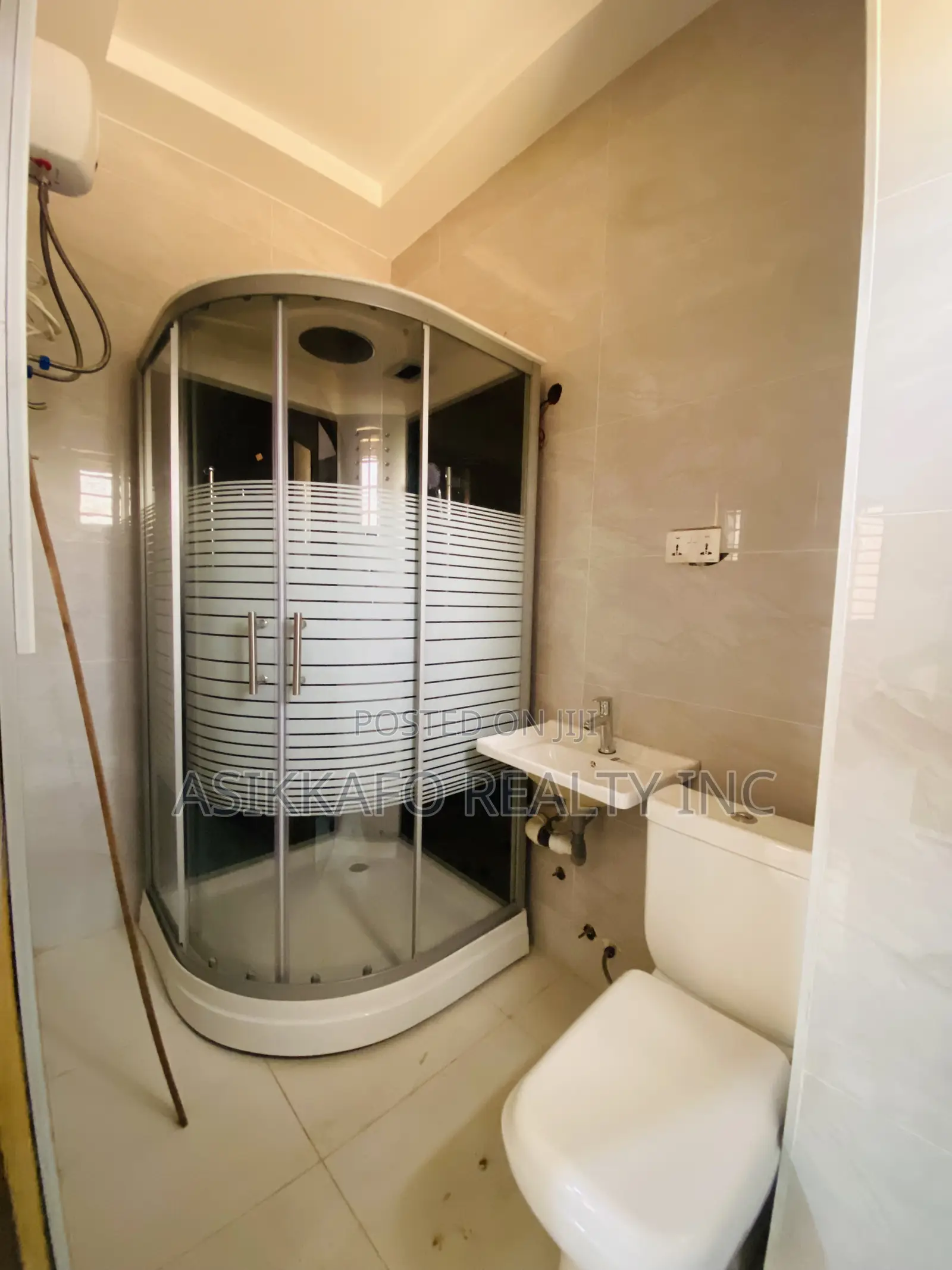 5bdrm House in Volta Estate, Spintex for rent