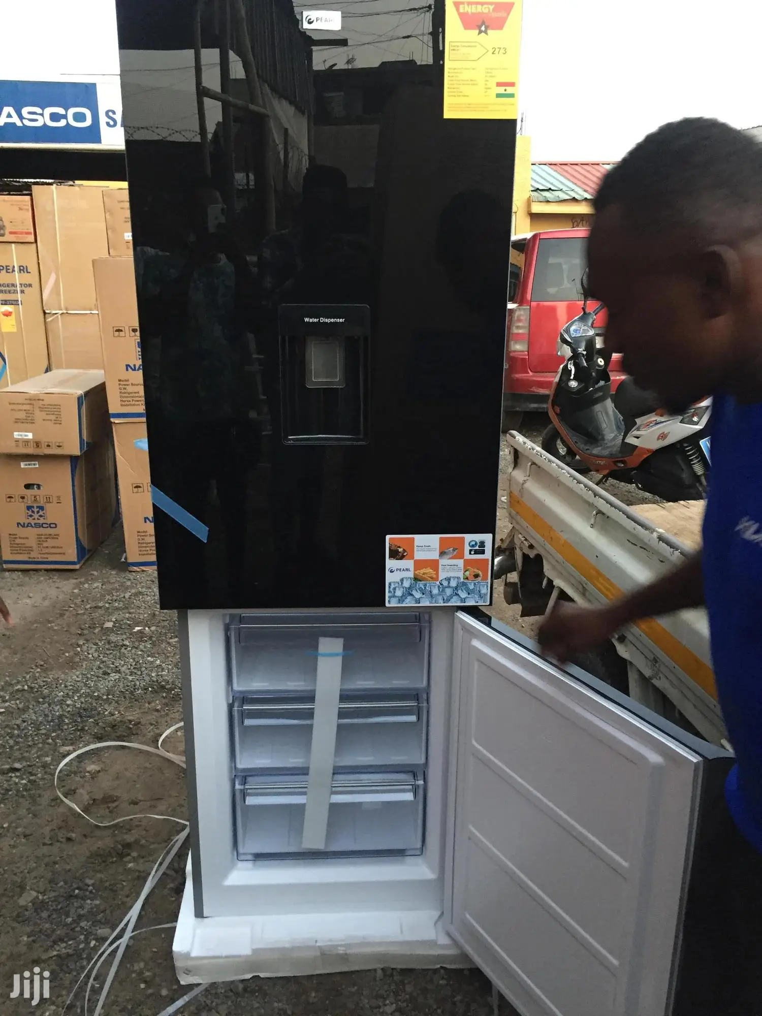 Enjoy Chilled Drinks With Pearl 309L Bottom Freezer Fridge