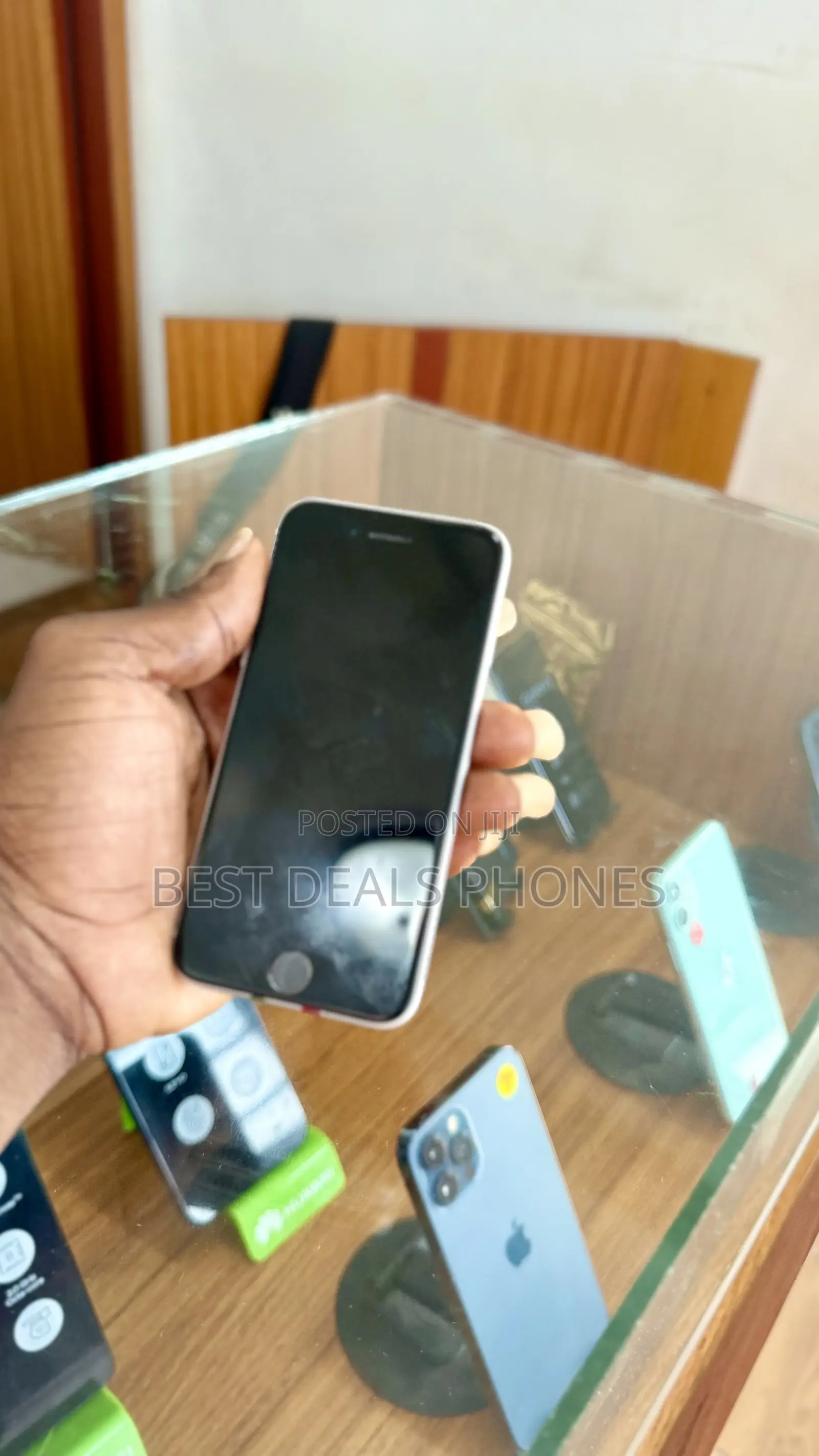 Apple iPhone SE (2020) 64 GB Gray