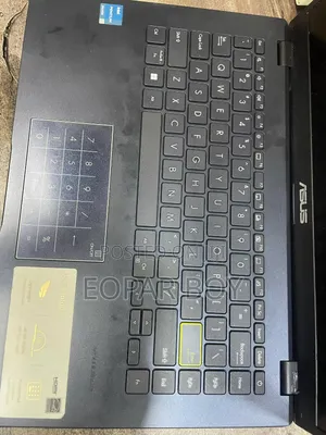 Laptop Asus ASUSPRO P2440UQ 4GB Intel Pentium SSHD+SSD 60GB