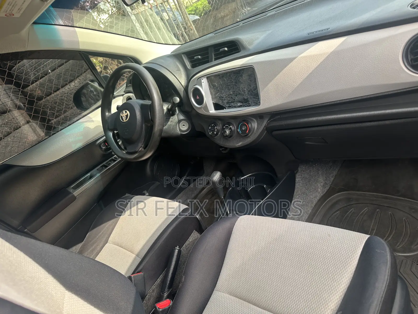 Toyota Vitz 1.3 FWD 5dr 2012 Green