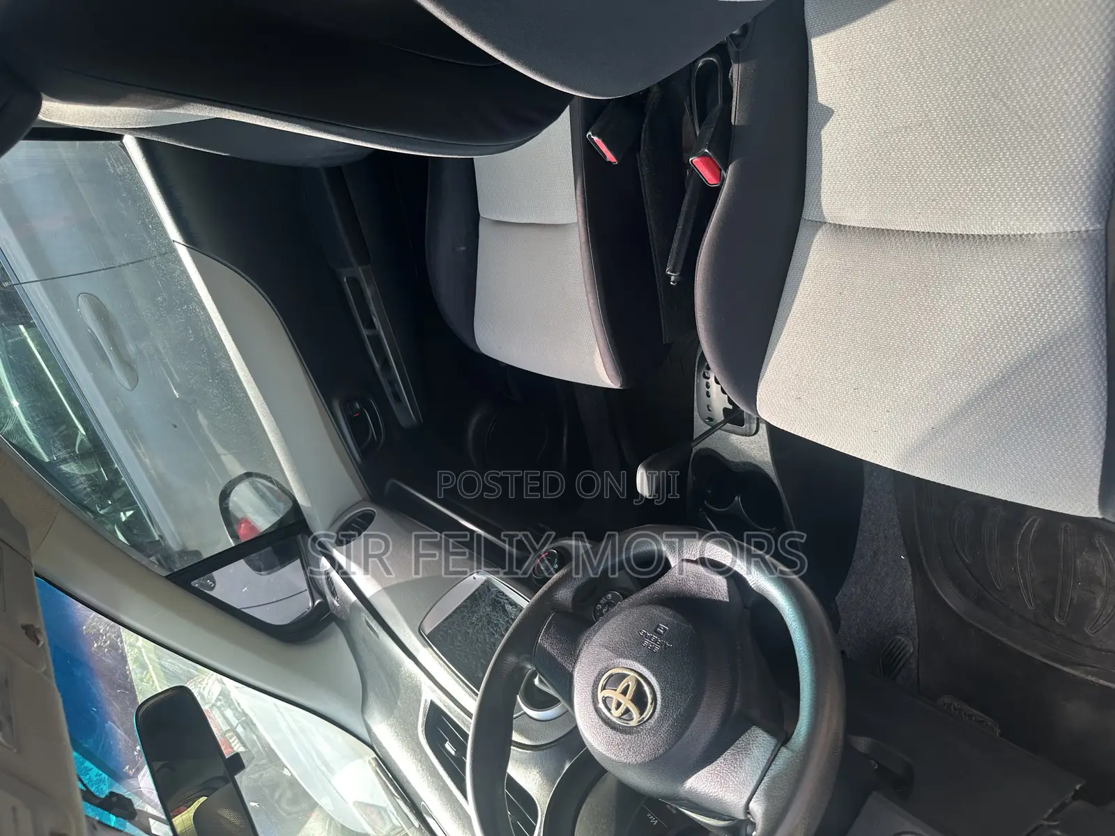 Toyota Vitz 1.3 FWD 5dr 2012 Green
