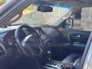 Nissan Patrol 5.6 2011 Gray