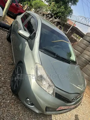 Toyota Vitz 1.3 FWD 5dr 2012 Green