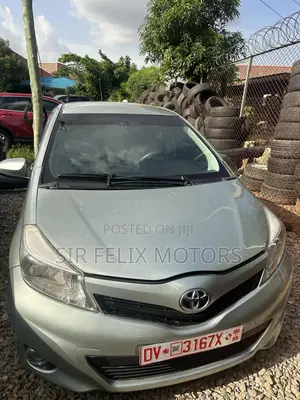 Toyota Vitz 1.3 FWD 5dr 2012 Green