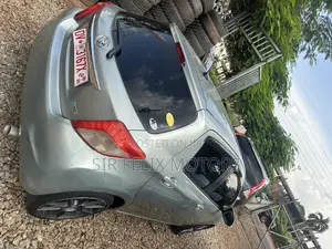 Toyota Vitz 1.3 FWD 5dr 2012 Green