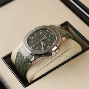 Patek Philippe Aquanaut Jumbo With a Khaki Green Dial and Strap