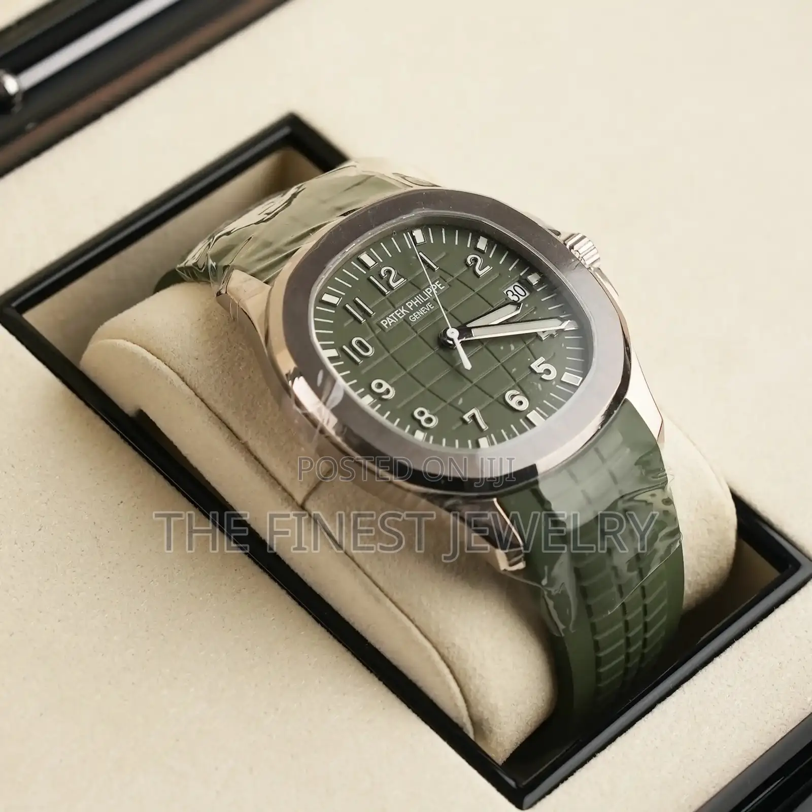 Patek Philippe Aquanaut Jumbo With a Khaki Green Dial and Strap