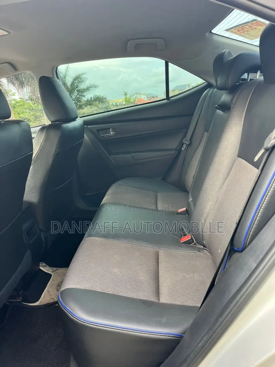 Toyota Corolla SE (1.8L 4cyl 6M) 2018 Silver