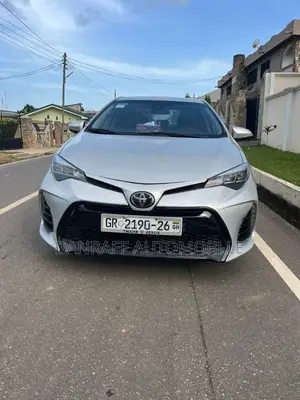 Toyota Corolla SE (1.8L 4cyl 6M) 2018 Silver