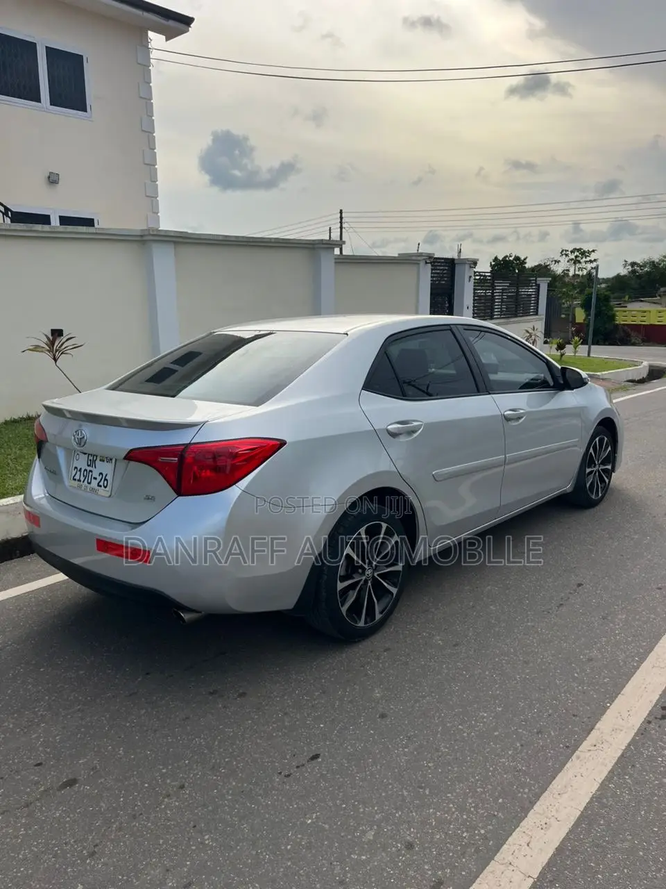 Toyota Corolla SE (1.8L 4cyl 6M) 2018 Silver