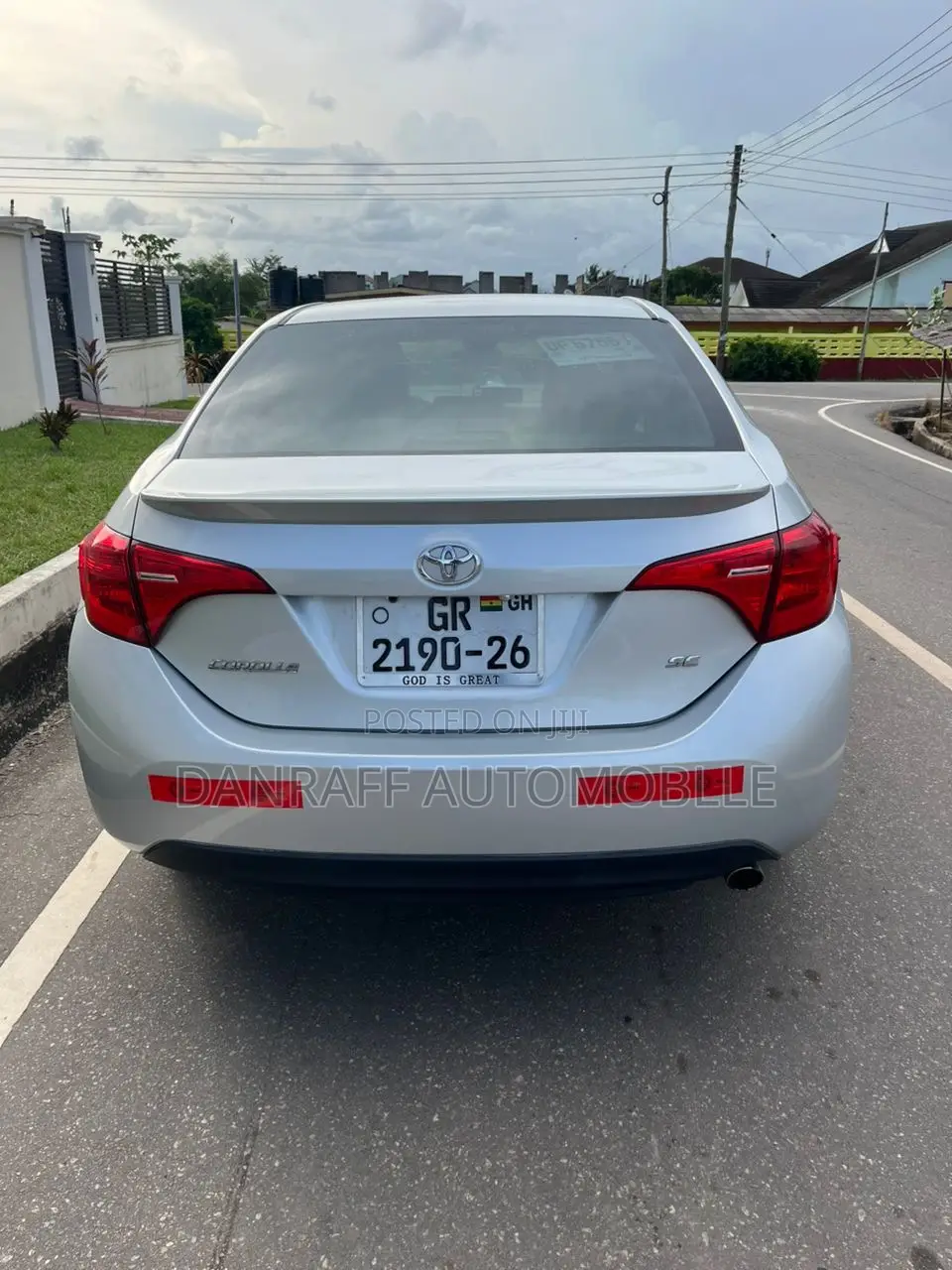 Toyota Corolla SE (1.8L 4cyl 6M) 2018 Silver
