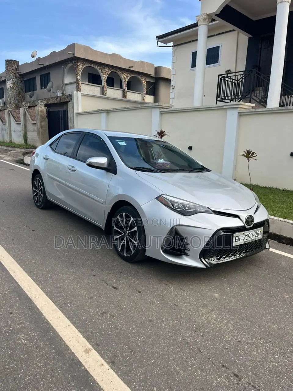 Toyota Corolla SE (1.8L 4cyl 6M) 2018 Silver