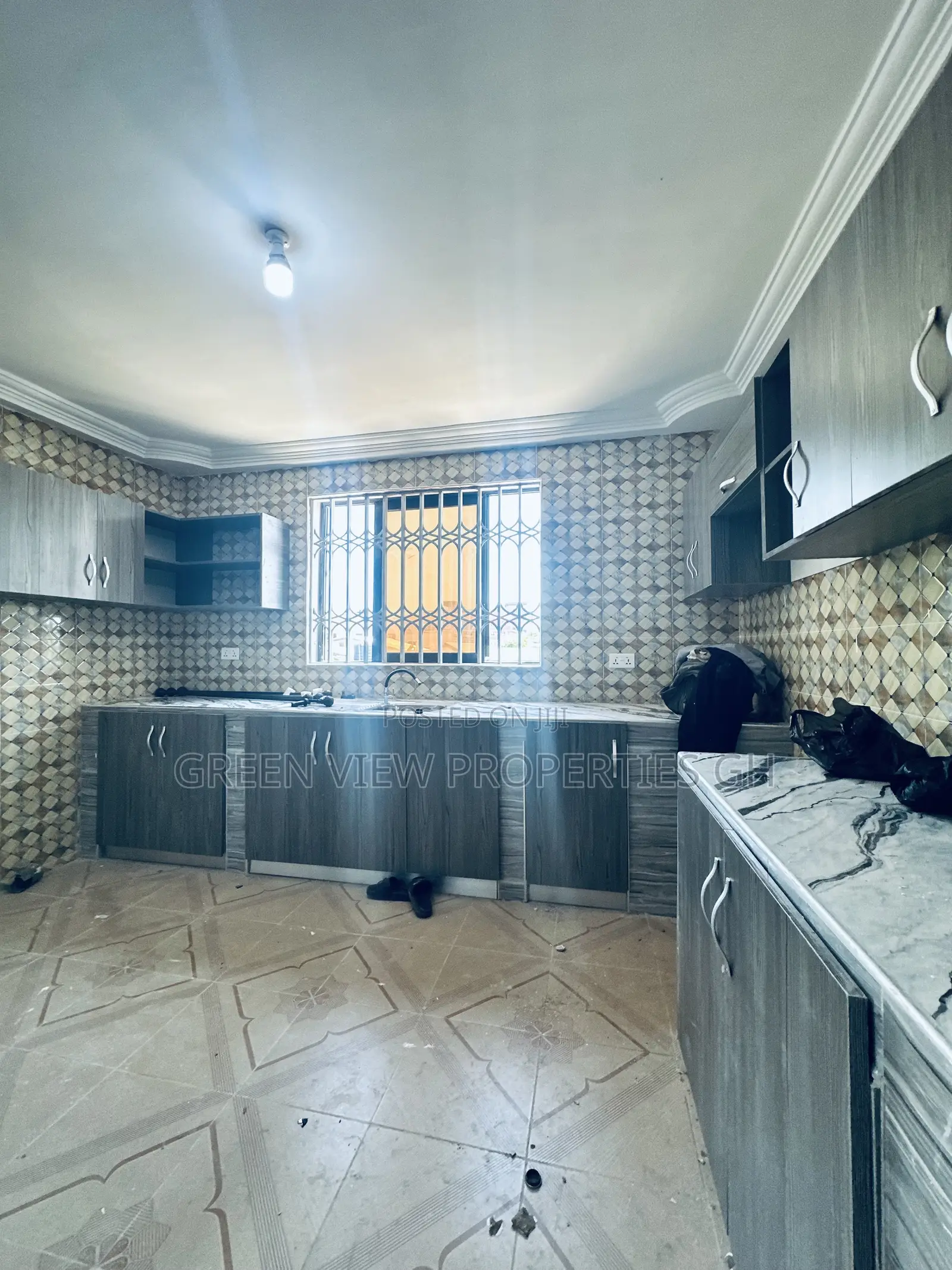 2bdrm Apartment in West Hills Mall Area for rent