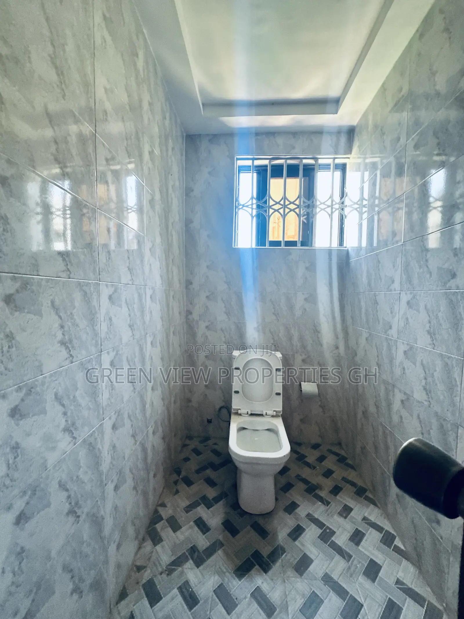 2bdrm Apartment in West Hills Mall Area for rent