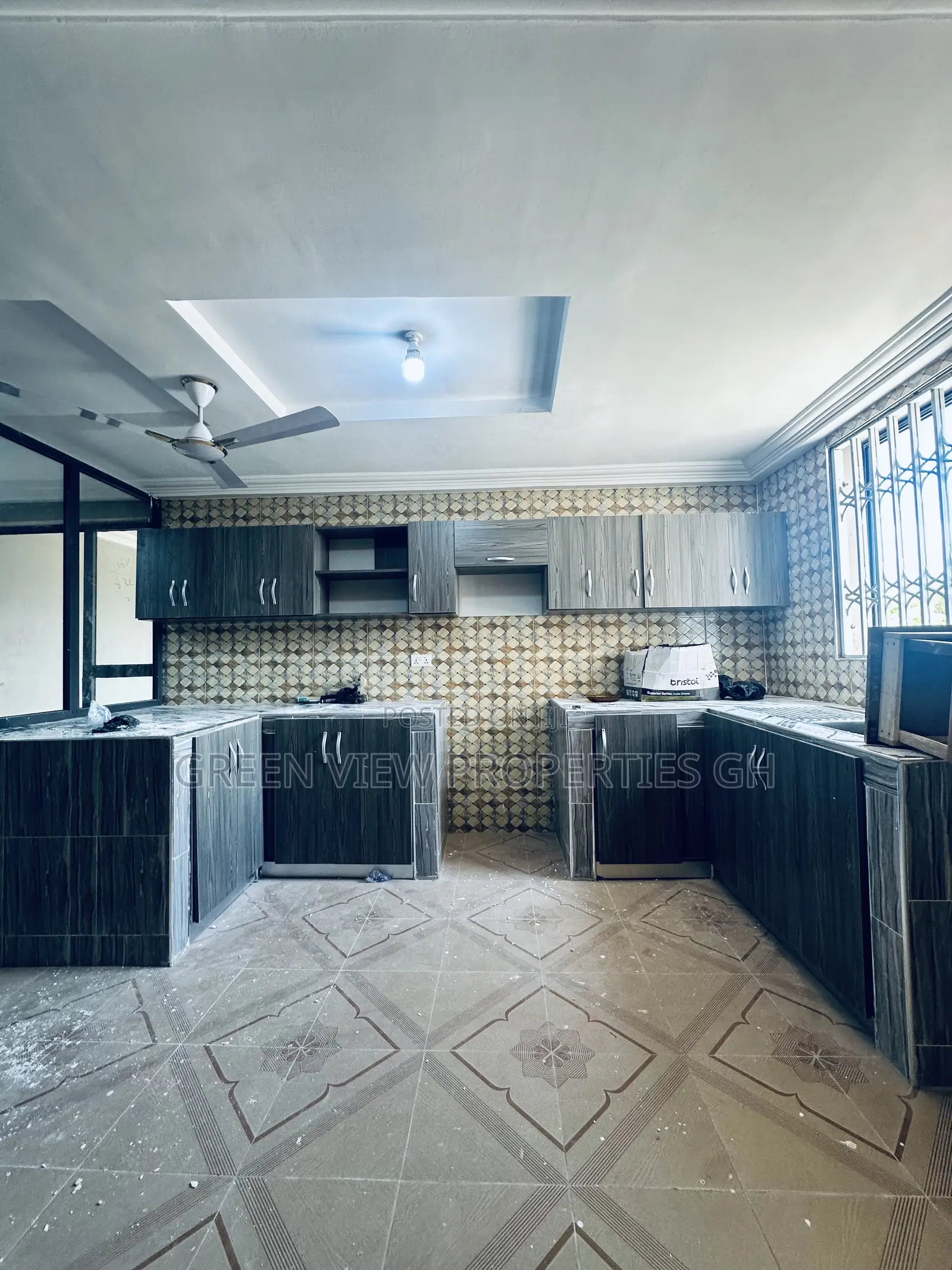 3bdrm Apartment in West Hills Mall Area for rent
