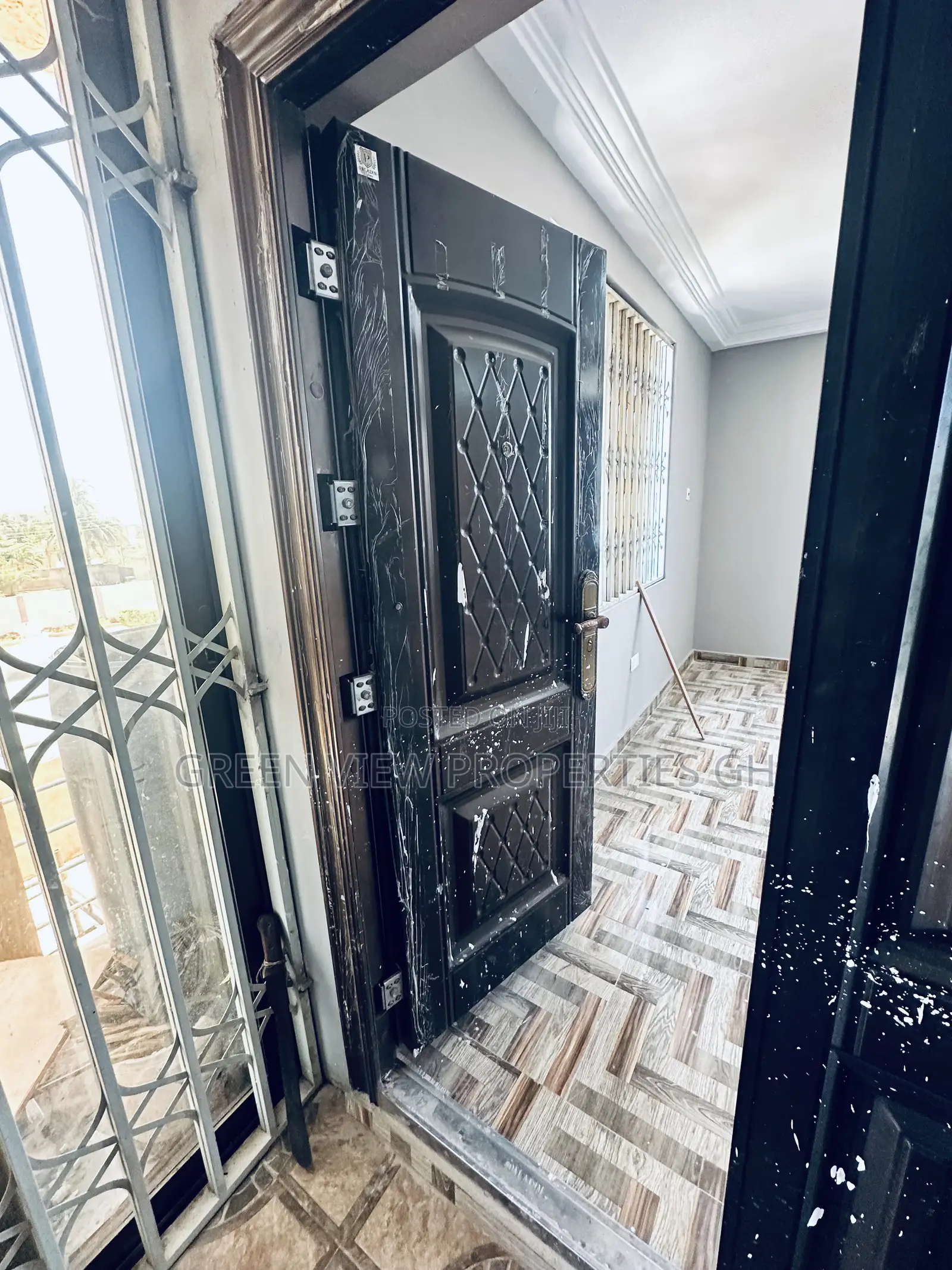 3bdrm Apartment in West Hills Mall Area for rent