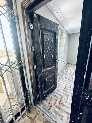 3bdrm Apartment in West Hills Mall Area for rent