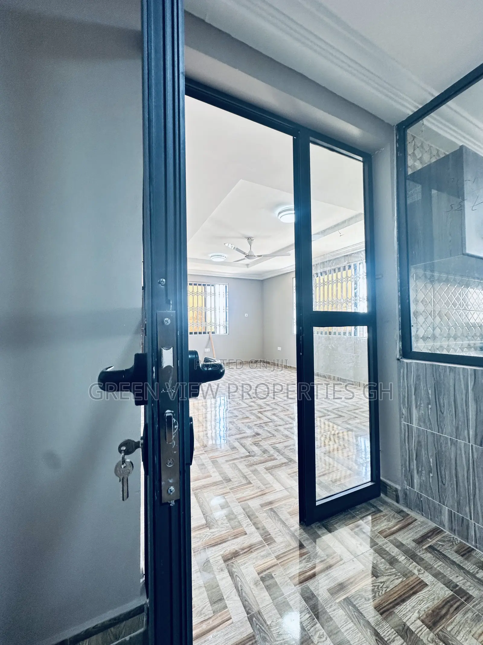 3bdrm Apartment in West Hills Mall Area for rent