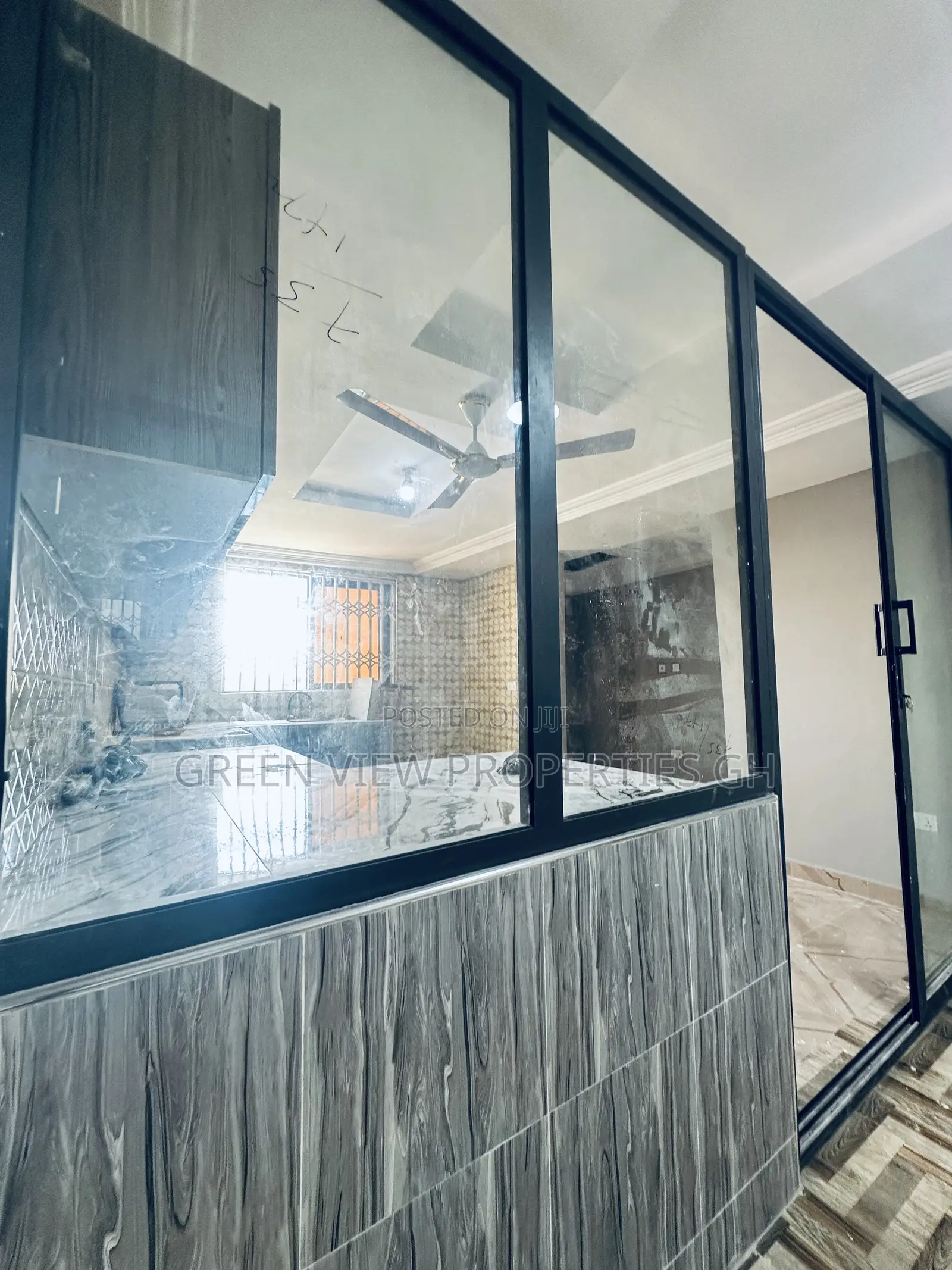 3bdrm Apartment in West Hills Mall Area for rent