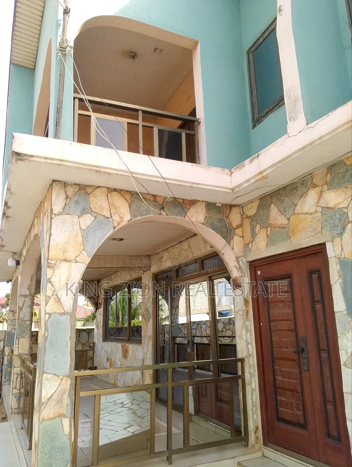 7bdrm House in Kingzion Real, Baah Yard for sale