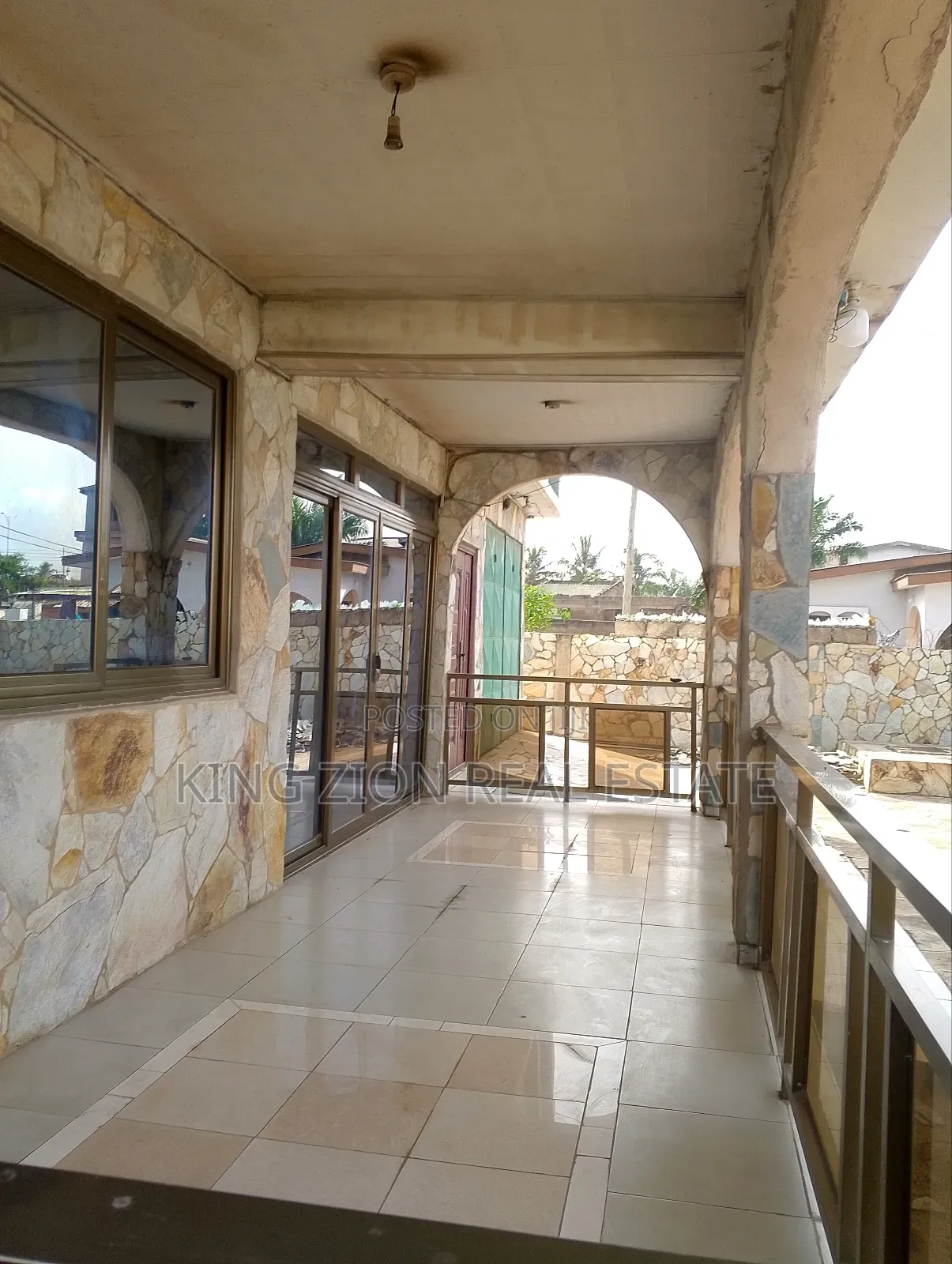 7bdrm House in Kingzion Real, Baah Yard for sale