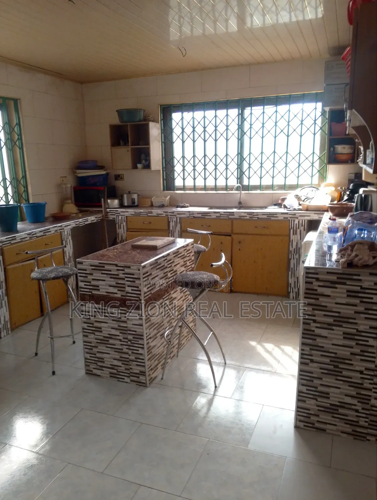 7bdrm House in Kingzion Real, Baah Yard for sale
