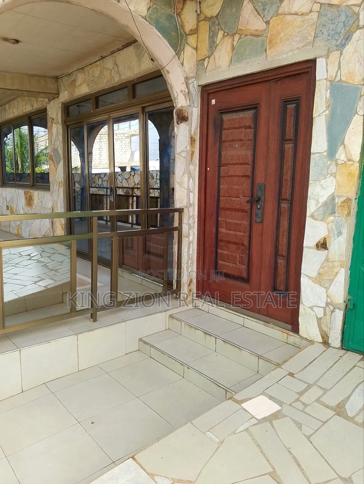7bdrm House in Kingzion Real, Baah Yard for sale